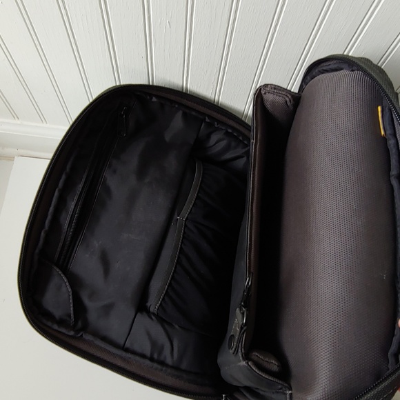 Incase backpack - Picture 3 of 4